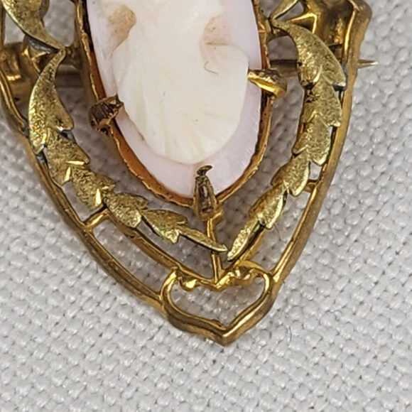 Vintage Gold & Pink Carved Cameo Brooch - Picture 3 of 7